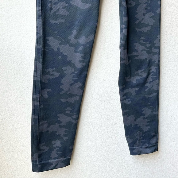 Spanx Look at Me Now Seemless Green Camo Legging Sz Large - Picture 6 of 14